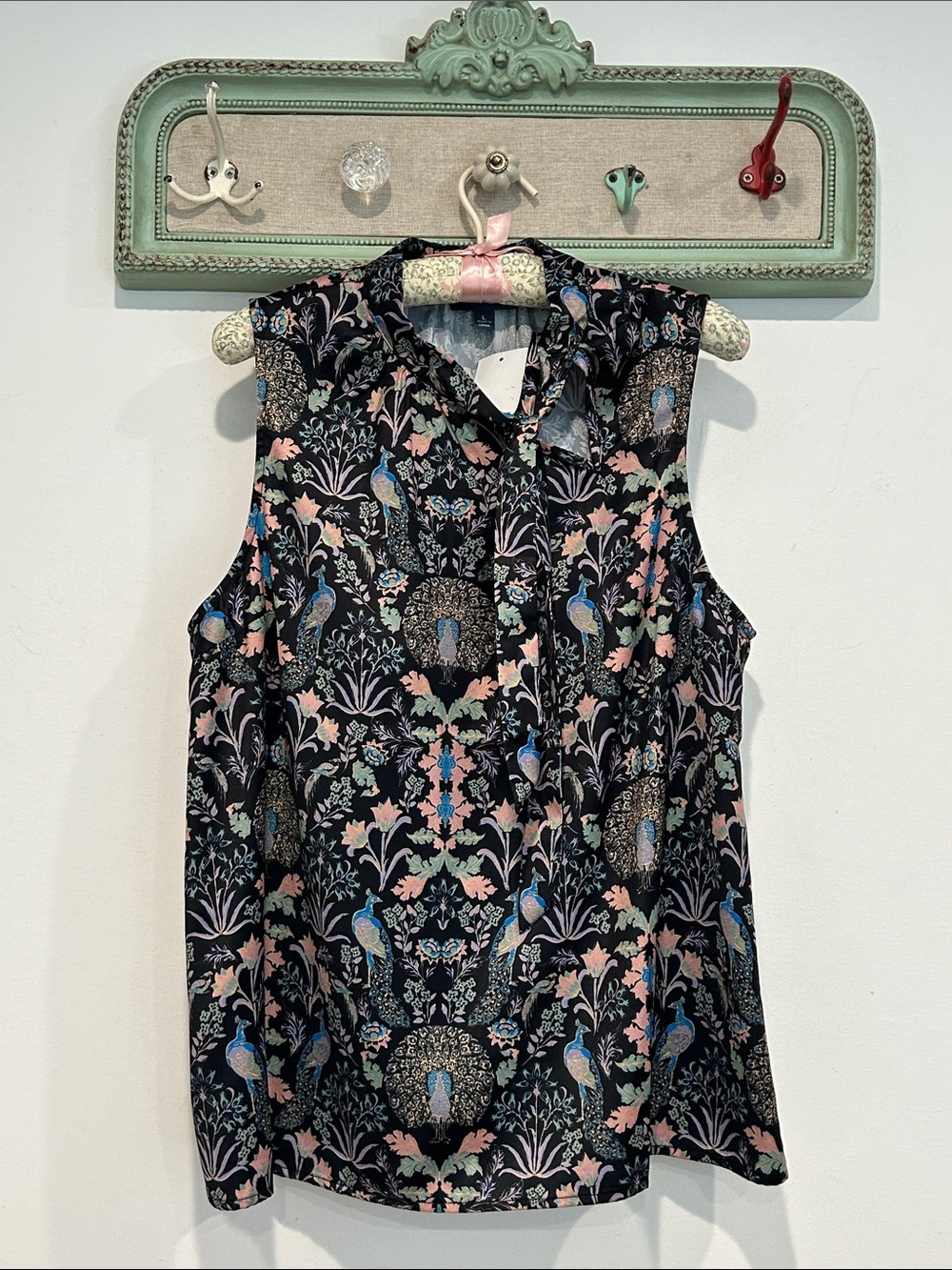 Modcloth Black Sleeveless Top with Pink & Blue Peacock Print Womens large nwt